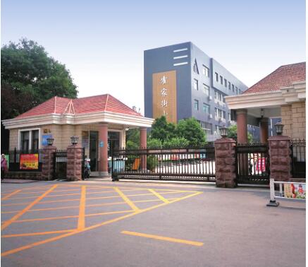 今年会向开封市霍家街幼学捐赠99961元构筑操场