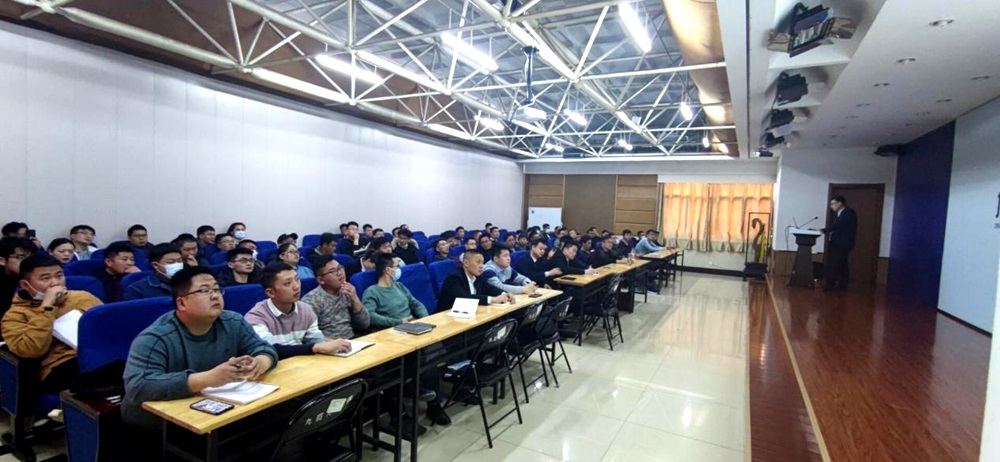 今年会集团发展新员工入职培训活动